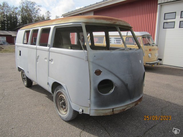 Volkswagen T1 Deluxe Bus 2