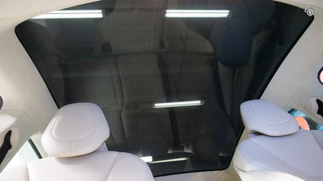 Tesla MODEL S 12
