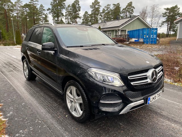 Mercedes-Benz GLE 2