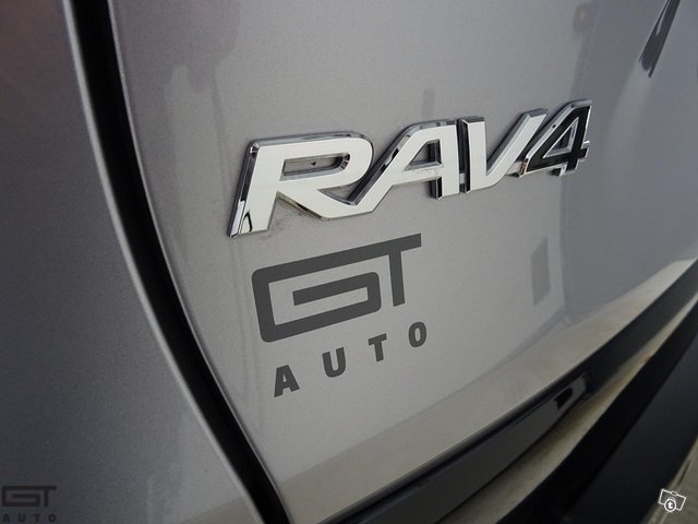 Toyota RAV4 Plug-In 22