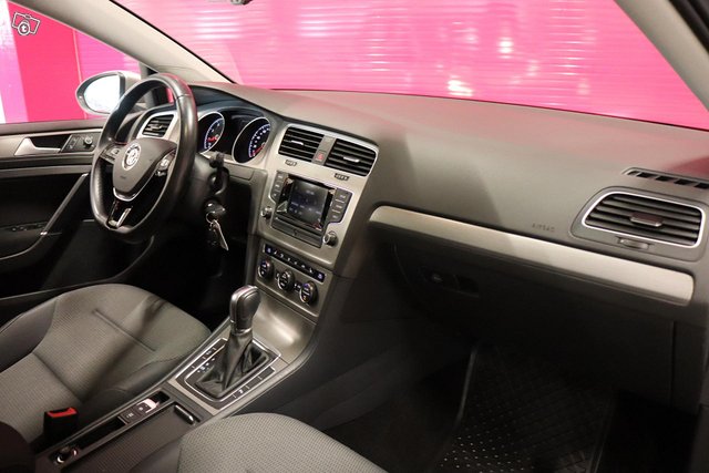 Volkswagen Golf 16