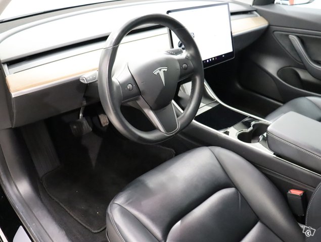 Tesla Model 3 11