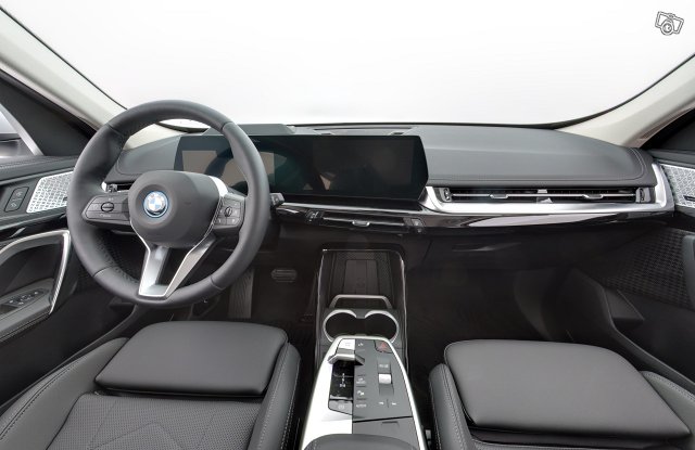 BMW IX1 8
