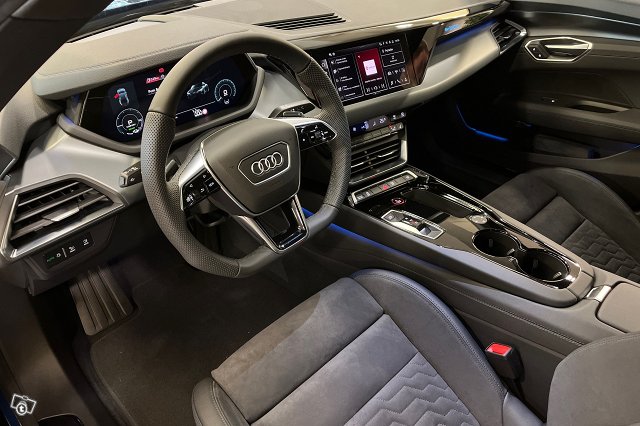 Audi E-tron GT 6