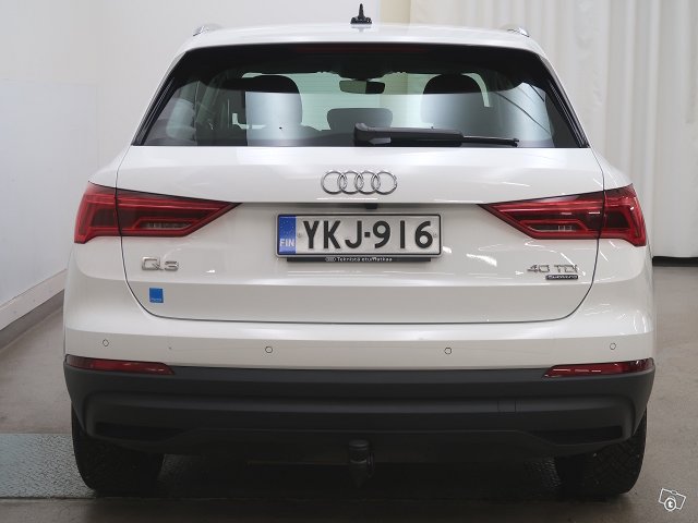 Audi Q3 4