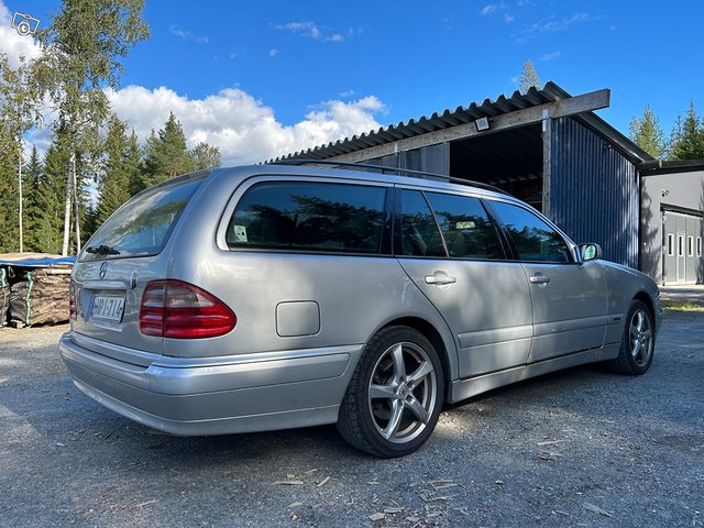 Mercedes-Benz E 270 2