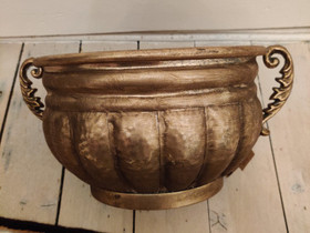 Ruukku Elodie messingin värinen halk. 28cm, Hyllyt ja säilytys, Sisustus ja huonekalut, Helsinki, Tori.fi Ruukku Elodie messingin värinen halk. 28cm, Hyllyt ja säilytys, Sisustus ja huonekalut, Helsinki, Tori.fi