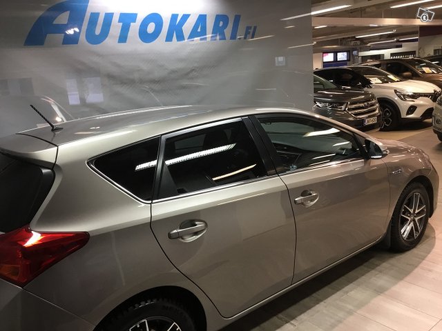 TOYOTA AURIS 2