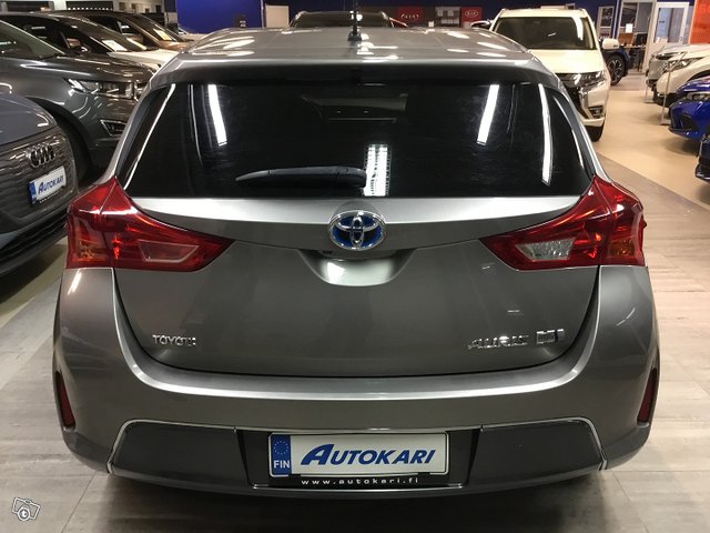 TOYOTA AURIS 6