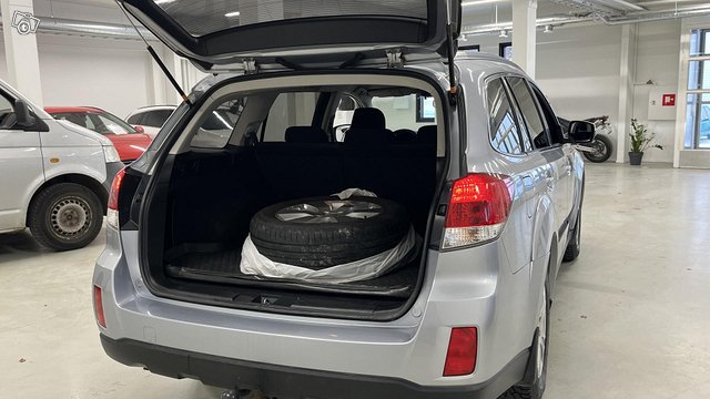 Subaru Outback 8