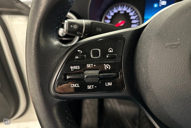 MERCEDES-BENZ C 11