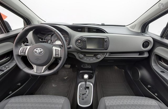 Toyota Yaris 8