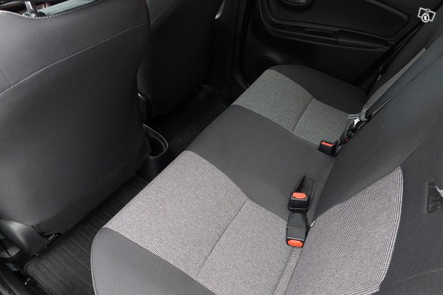 Toyota Yaris 21