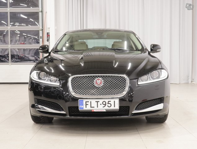 Jaguar XF 3