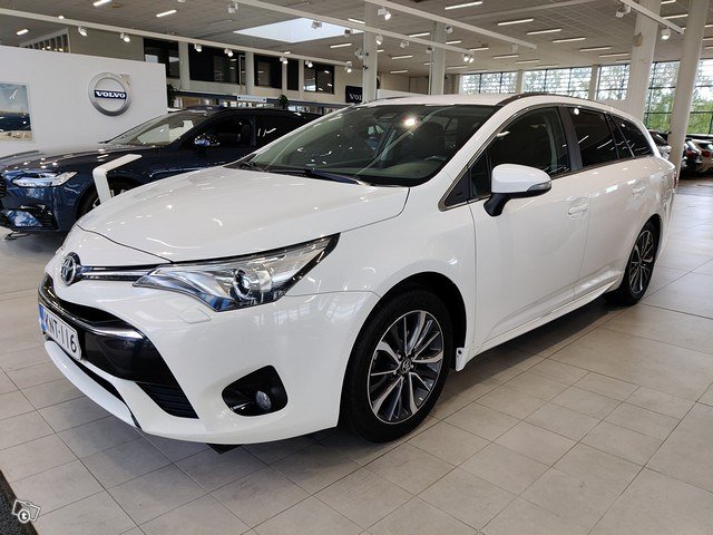 TOYOTA Avensis