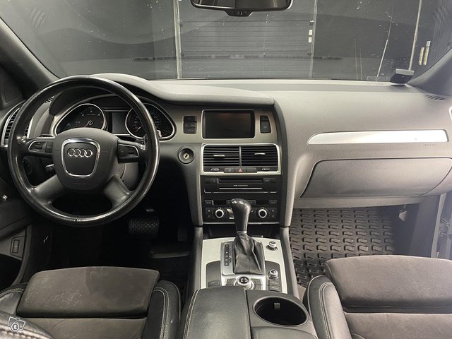 Audi Q7 13