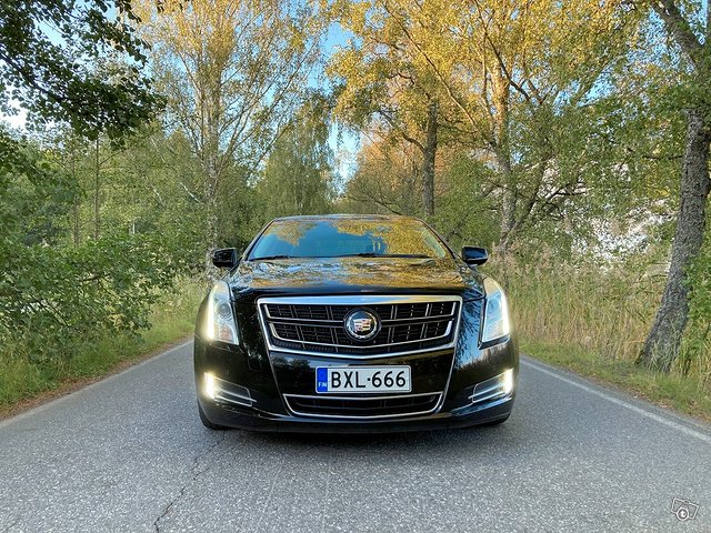 Cadillac XTS 4