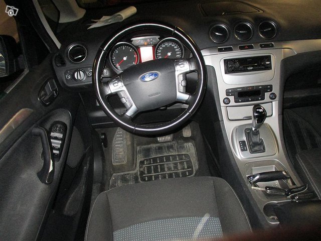 Ford Galaxy 17
