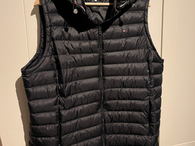 Tommy Hilfiger, Vaatteet ja kengät, Oulu, Tori.fi Tommy Hilfiger, Vaatteet ja kengät, Oulu, Tori.fi