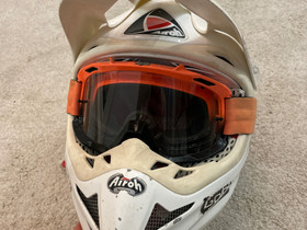 Airoh Motocross kypärä+foxin lasit, Ajoasut, kengät ja kypärät, Mototarvikkeet ja varaosat, Pori, Tori.fi Airoh Motocross kypärä+foxin lasit, Ajoasut, kengät ja kypärät, Mototarvikkeet ja varaosat, Pori, Tori.fi