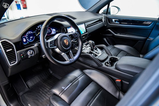 Porsche Cayenne 8