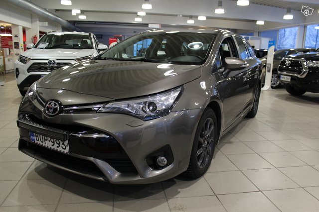 Toyota AVENSIS, kuva 1