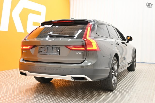 Volvo V90 Cross Country 7