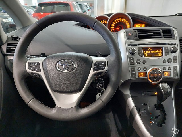 Toyota Verso 20