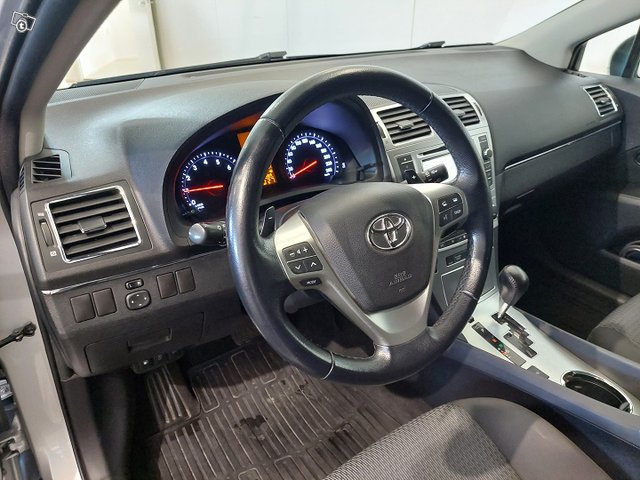 Toyota Avensis 16