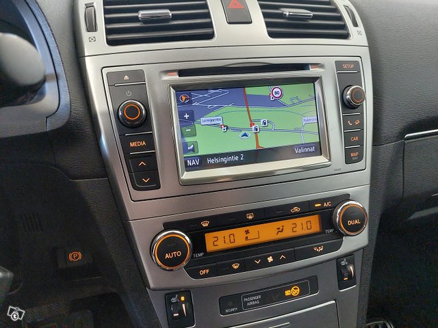 Toyota Avensis 19