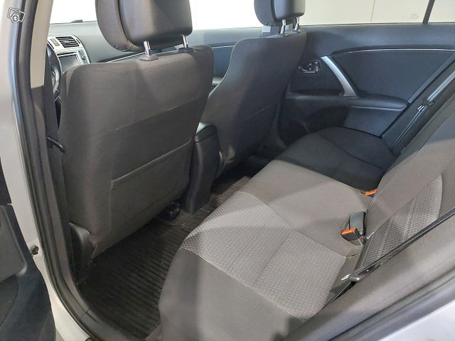Toyota Avensis 21