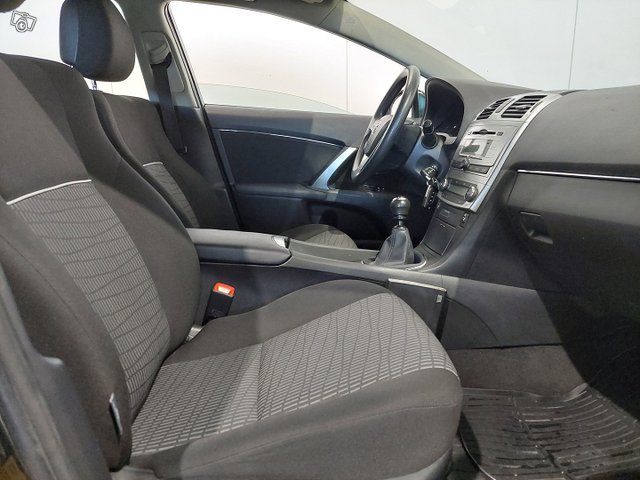 TOYOTA AVENSIS 2