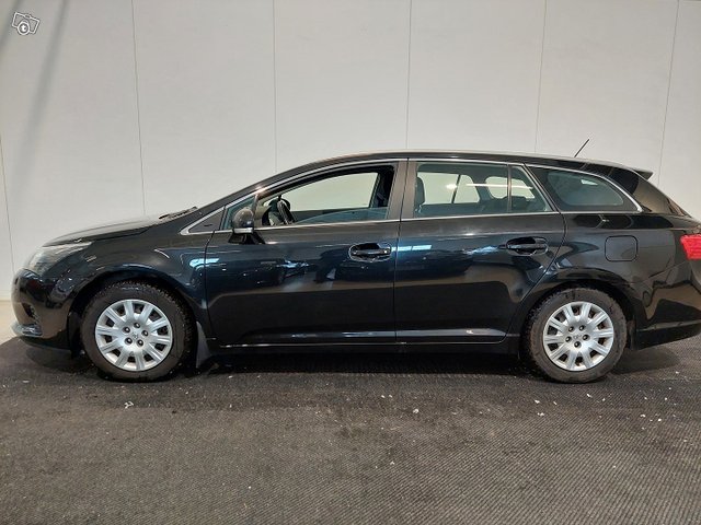 TOYOTA AVENSIS 5
