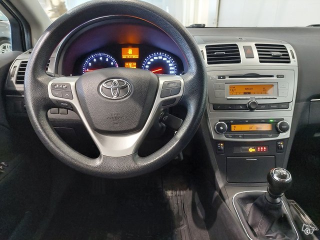 TOYOTA AVENSIS 7