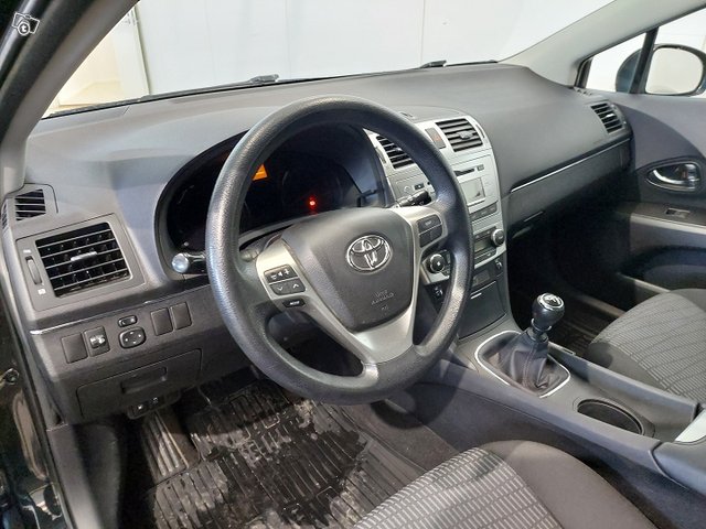 TOYOTA AVENSIS 19