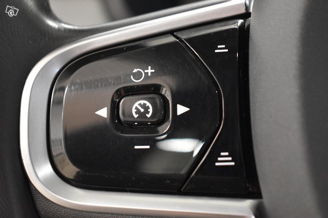 Volvo V90 17