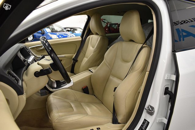 Volvo V60 Cross Country 12
