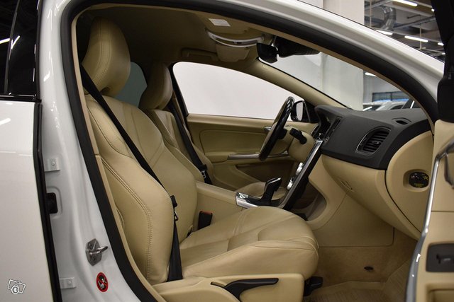 Volvo V60 Cross Country 14