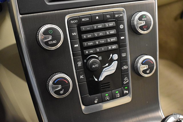 Volvo V60 Cross Country 23
