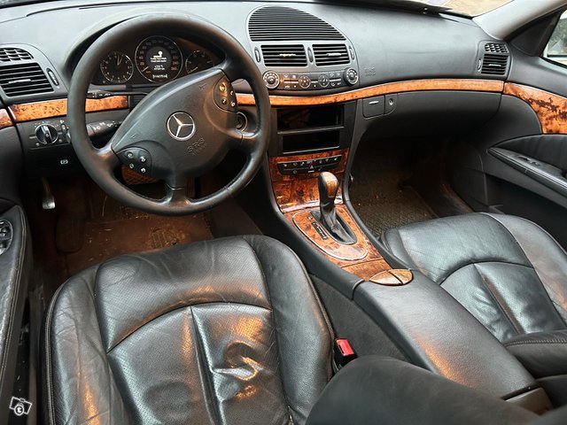 Mercedes-Benz E 320 5