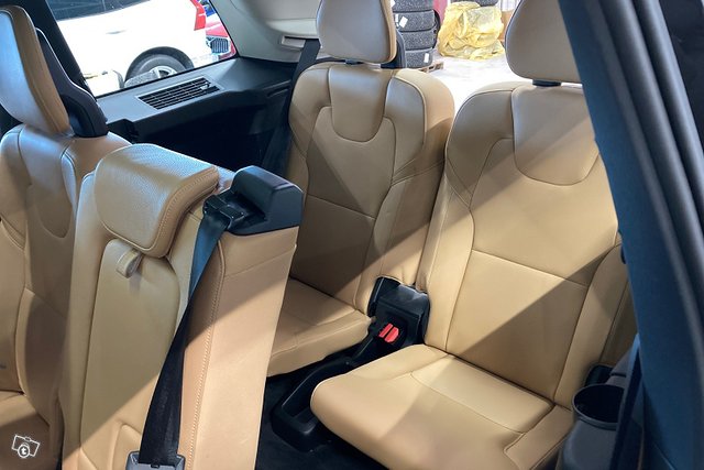 Volvo XC90 16