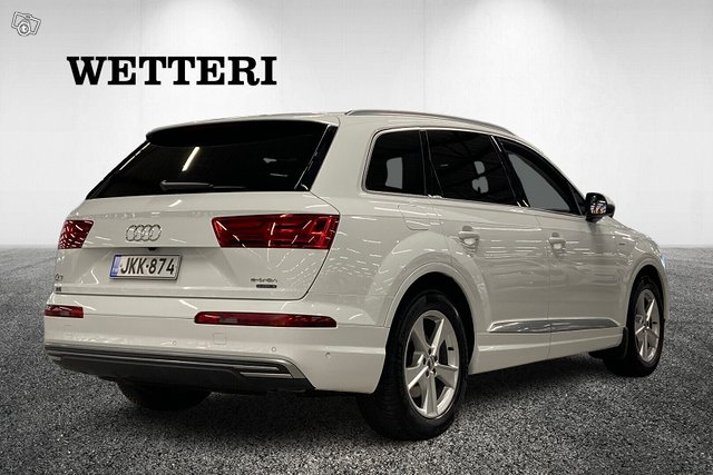 Audi Q7 4
