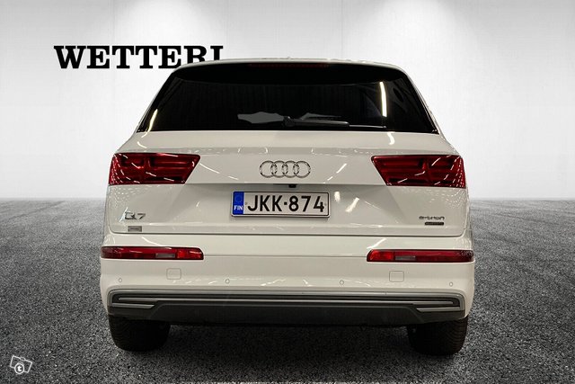 Audi Q7 6
