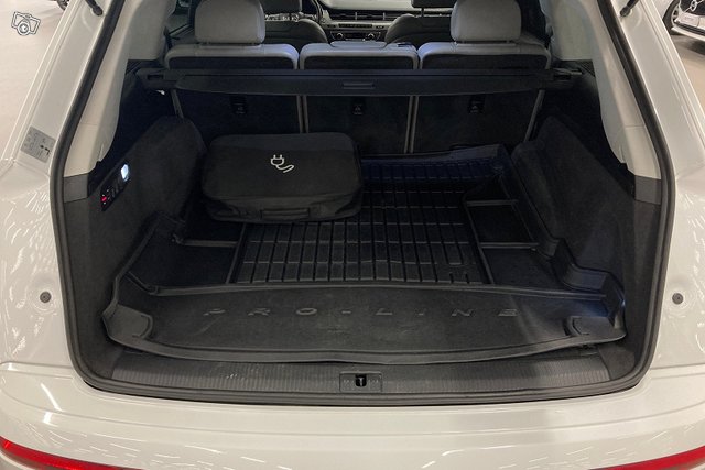 Audi Q7 23
