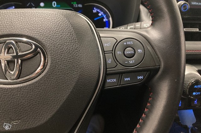 TOYOTA RAV4 PLUG-IN 10