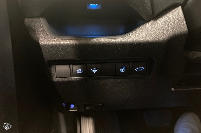 TOYOTA RAV4 PLUG-IN 11