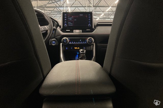 TOYOTA RAV4 PLUG-IN 17