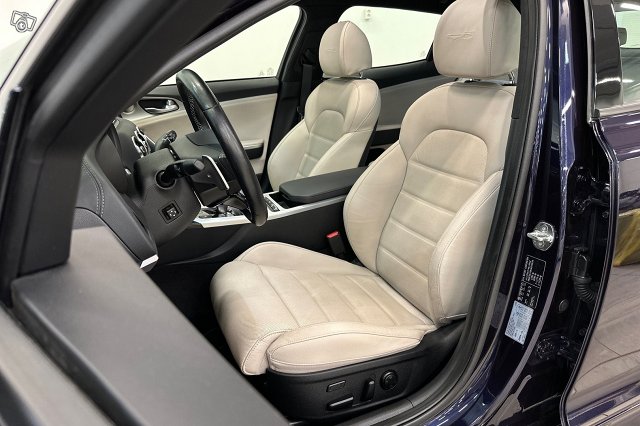 Kia STINGER 11
