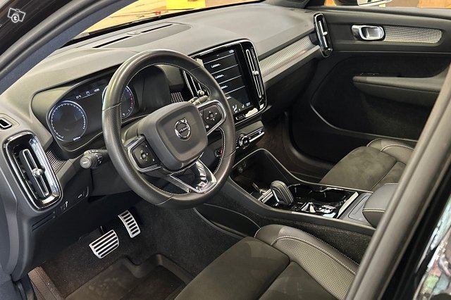 Volvo XC40 9