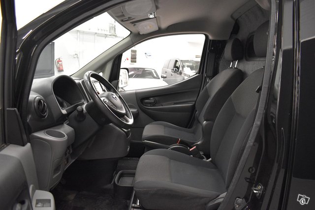 Nissan E-NV200 12